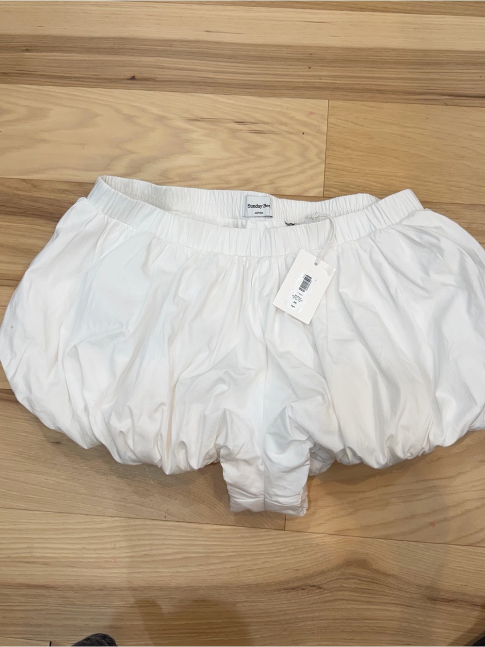 Aritzia NWT Sunday Best white bubble shorts in size S/P
